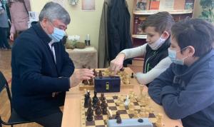Марат Васимов посетил детский шахматный турнир в Дёмском районе