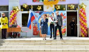 Руслан Кинзикеев поздравил выпускников с последним звонком
