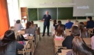 Депутат Артур Хазигалеев провел открытый урок для школьников