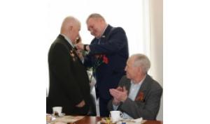 Депутат Сергей Гордеев поздравил ветерана Великой Отечественной войны Григория Девятых 