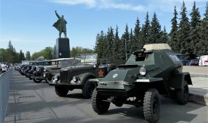 Выставка военной техники и ретро-автомобилей в Уфе