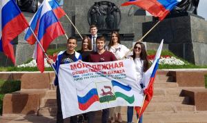 В Уфе прошел автопробег в честь дня Государственного флага России