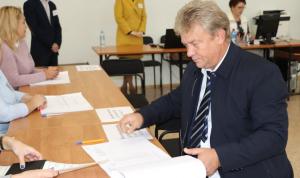 Валерий Трофимов проголосовал одним из первых в Уфе