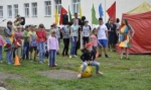 В Демском районе Уфы благоустройство двора открыл детский праздник