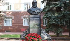 В Уфе состоялось возложение цветов к памятнику Сергею Аксакову