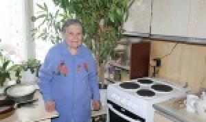 Участница войны получила на 1 апреля кухонную плиту от Евгения Семивеличенко