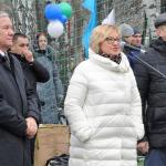 Депутаты Горсовета поздравили школьников с открытием нового футбольного поля 