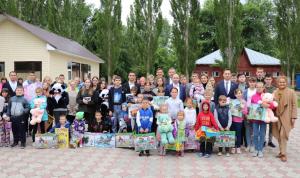 Депутаты Горсовета вручили подарки детям из Донецкой и Луганской Народных Республик