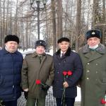 Юлай Муратов принял участие в церемонии возложения цветов в парке Победы