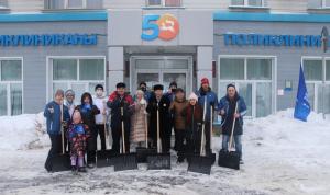 Депутаты присоединились к акции «убЕРем снег вместе!»