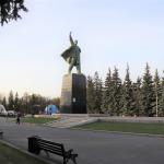 Одна площадь, два памятника: история монумента перед Горсоветом
