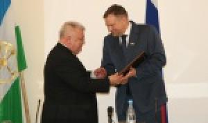Городской Совет Уфы наградил БАГСУ настенной медалью