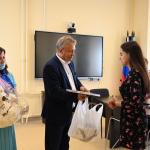 Валерий Трофимов поздравил уфимскую школьницу с успешным окончанием школы