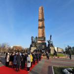 В Уфе возложили цветы к Монументу Дружбы