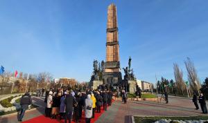 В Уфе возложили цветы к Монументу Дружбы