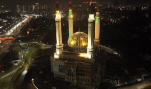 В Уфе тестируют варианты вечерней подсветки мечети «Ар-Рахим»